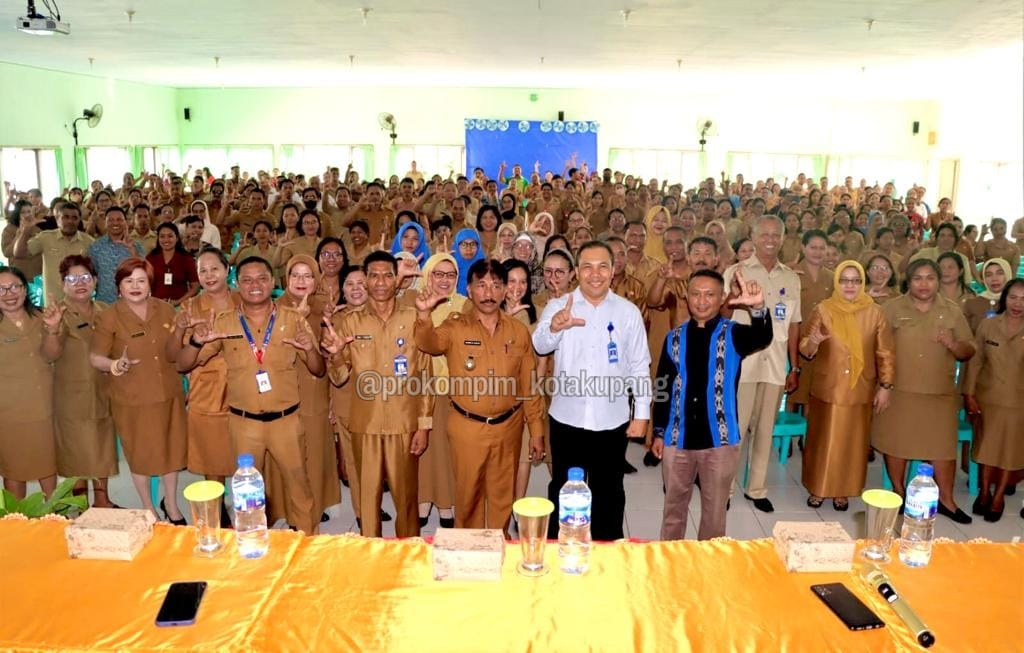 Penjabat Wali Kota Kupang Minta Para Guru Mampu Beradaptasi Dengan Kemajuan Teknologi 