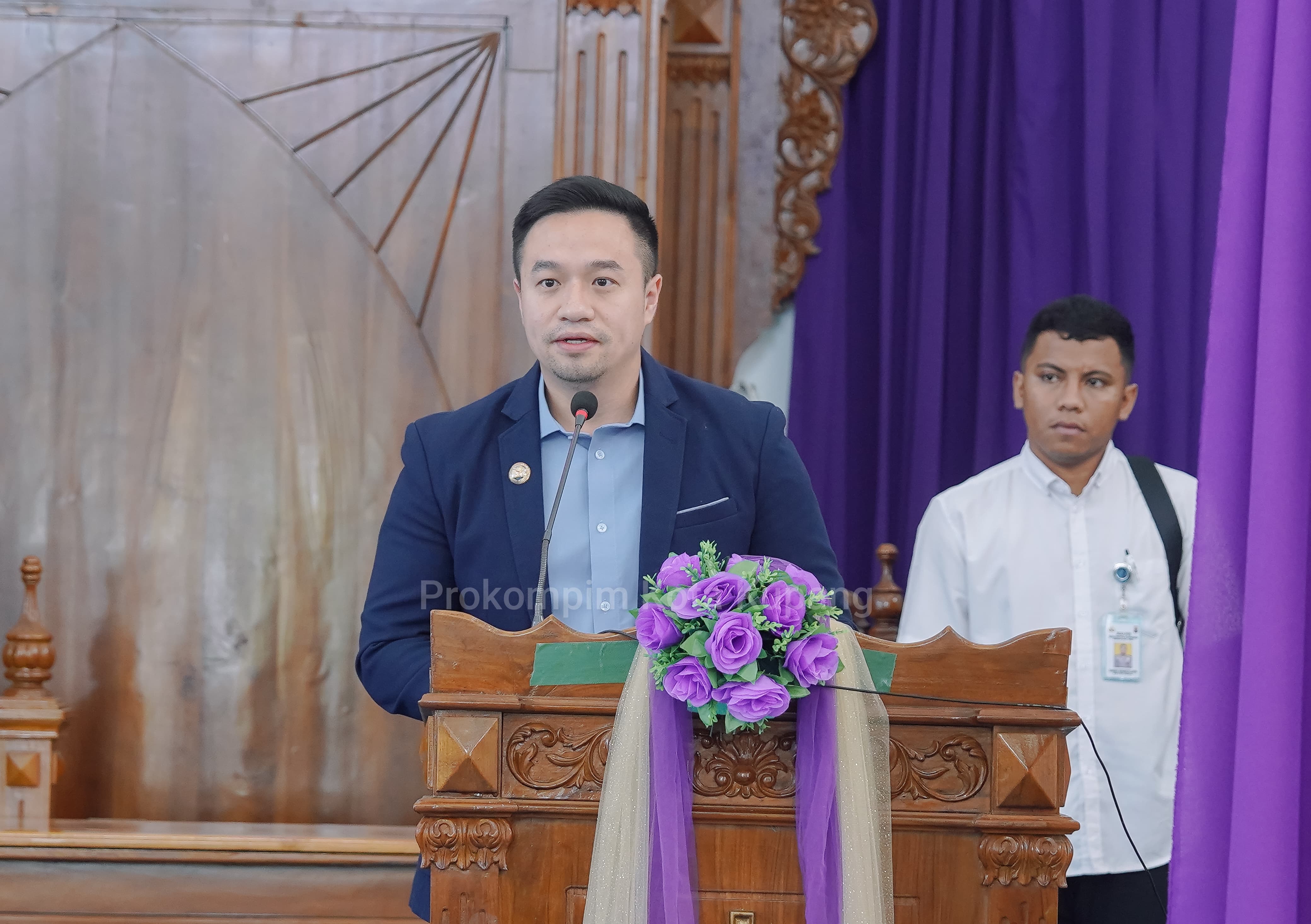 Dukung Pelayanan Gereja, Walikota Kupang Serahkan Bantuan Kepada GMIT Bet' el Oesapa