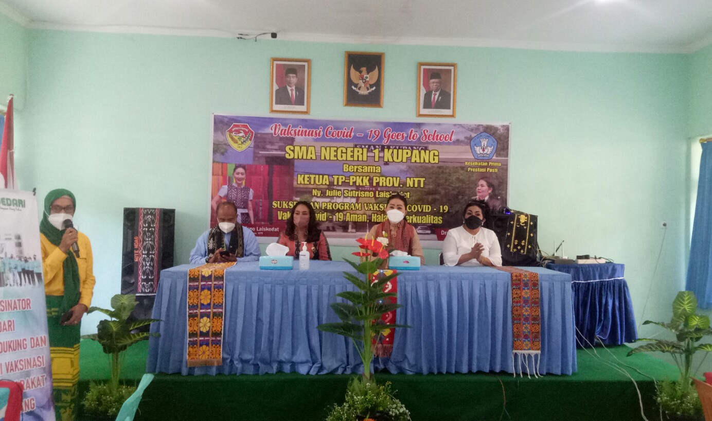 TP PKK NTT Gelar Vaksinasi Goes To School DI SMAN 1 KOTA KUPANG