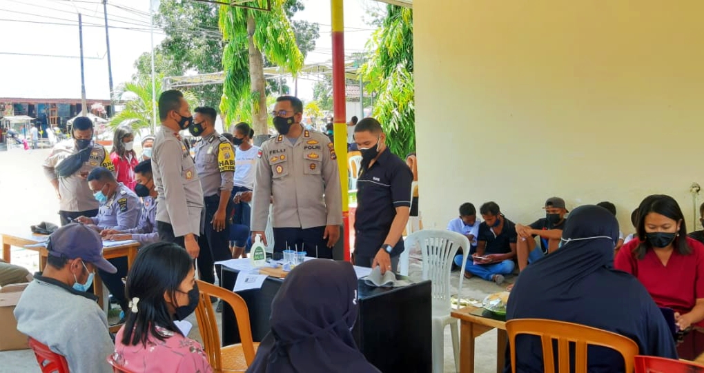 Peduli Kesehatan Masyarakat Ditengah Pandemi Covid-19, Polsek Lobalain Gelar Vaksinasi Massal