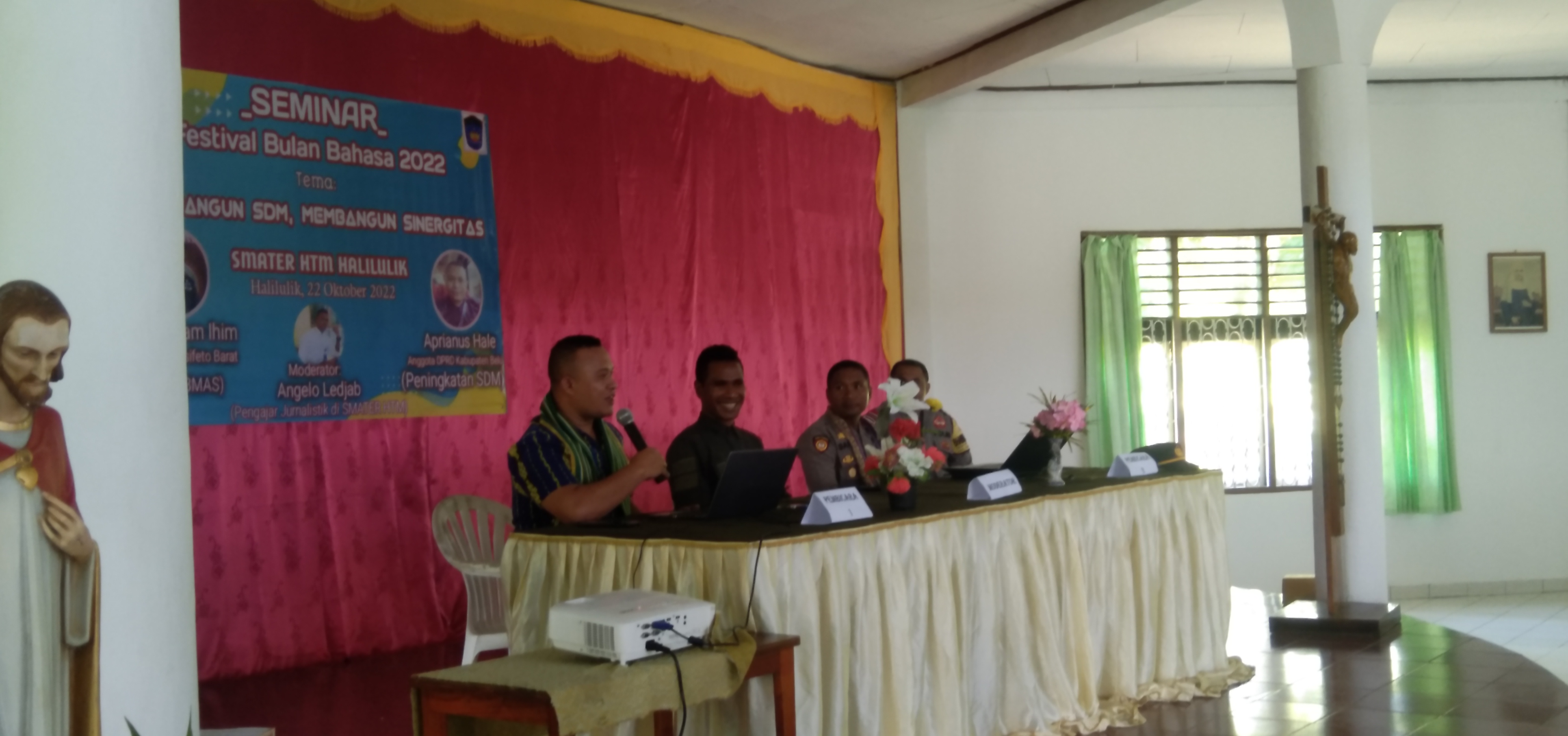 Kapolsek TasBar Dan ADPRD Belu Bawakan Materi Dalam Kegiatan Bulan Bahasa Di Aula Susteran Halilulik