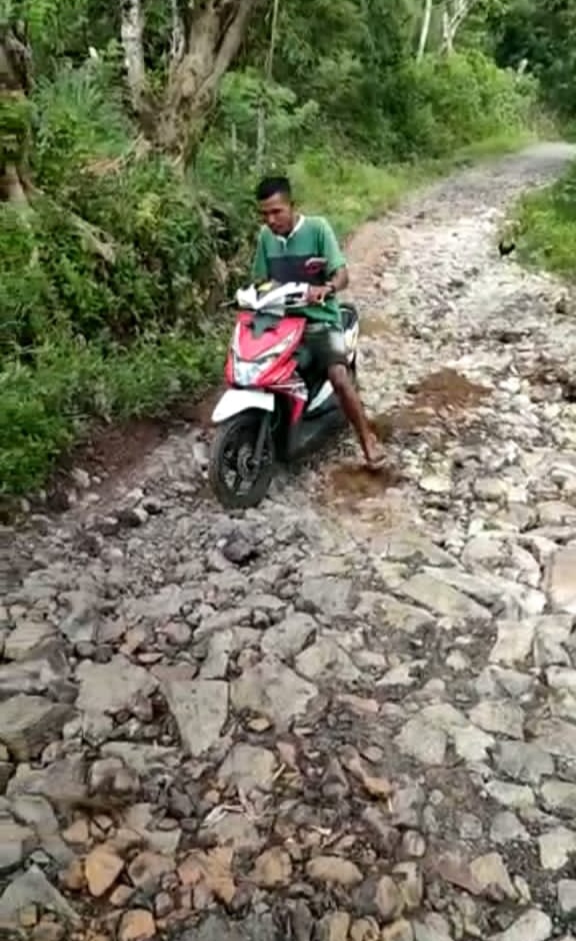 Pemda Matim Dinilai Tutup Mata Dalam Memperhatikan Infrastruktur Jalan