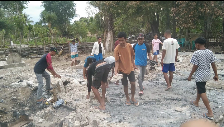 THS-THM Salurkan Sembako Bagi Korban Bencana Di Takarai, Blasius Sekeluarga Sampaikan Terima Kasih