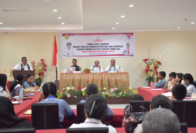 Asisten III  Buka Lomba Speech Bahasa Inggris Tingkat SMP Di Kota Kupang
