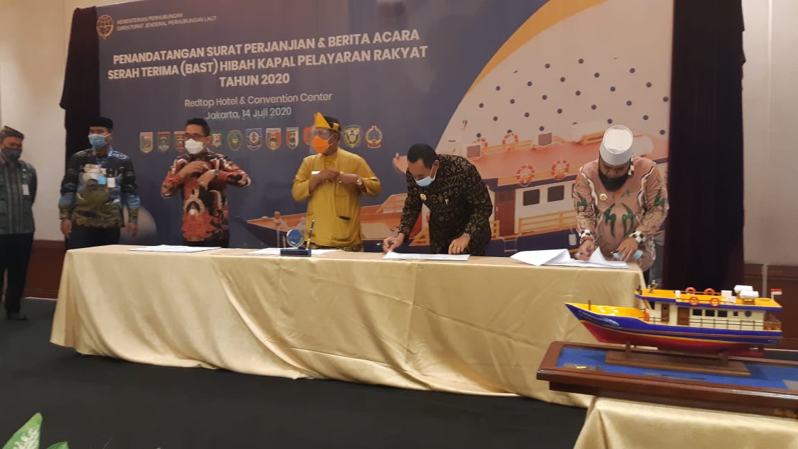 Pemda Ende Dapat 1 Kapal Pelayaran Rakyat Dari Kementerian Perhubungan 