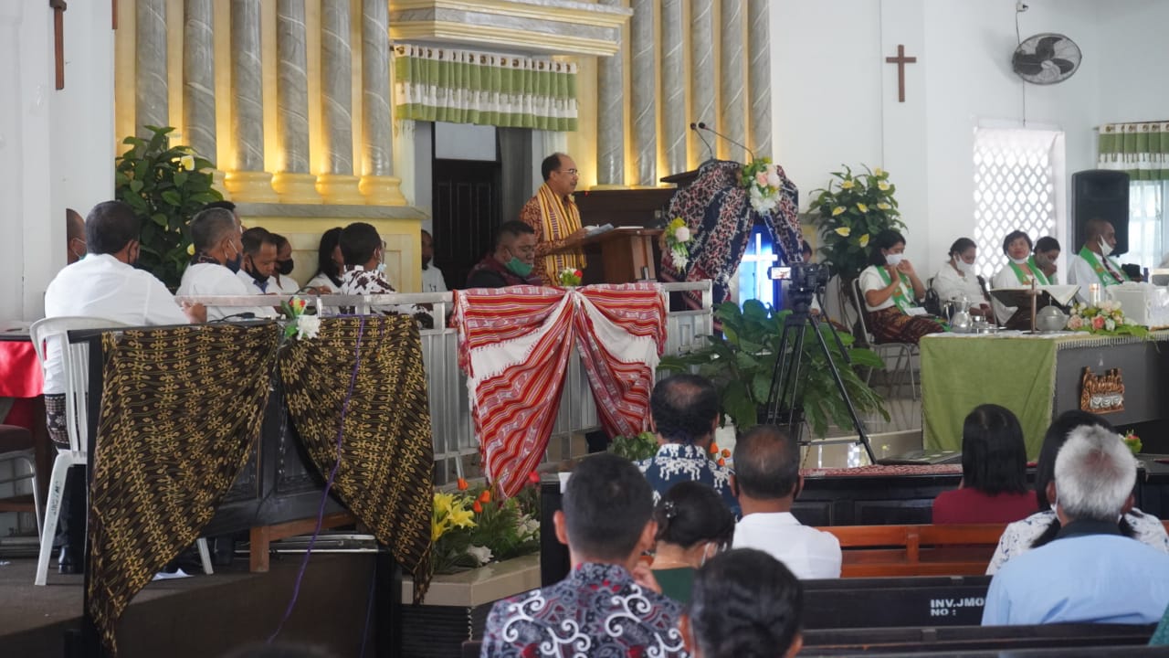 Hadiri Perhadapan dan Serah Terima Ketua Majelis Jemaat Moria Liliba, Ini Pesan Walikota