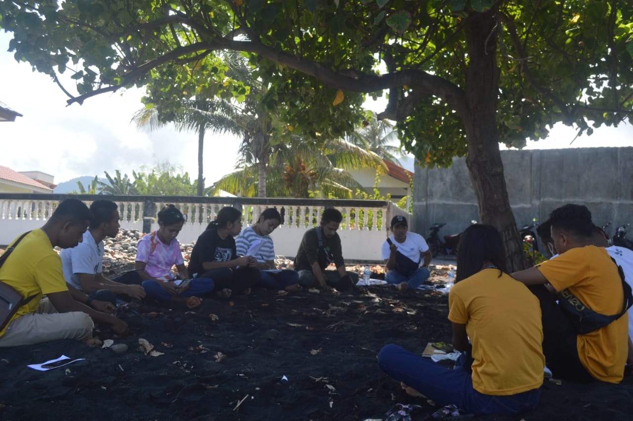 Mahasiswa Lamaholot Rumah Lama STPM  Gelar Seminar di Pantai Bita Beach