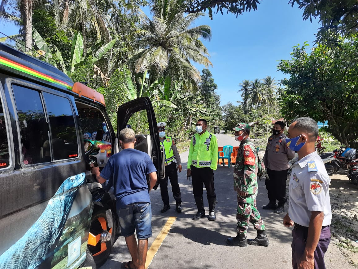 Tidak Miliki Dokumen Rapid Tes, Tim Penjagaan Perbatasan Maumere - Ende  Tindak Tegas