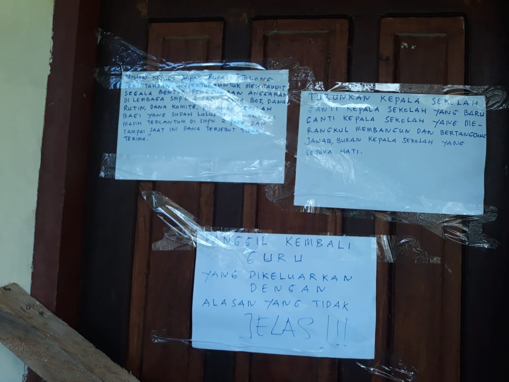 Pemberhentian Guru Di Sikka Berujung Pada Penyegelan Sekolah Oleh Mosalaki