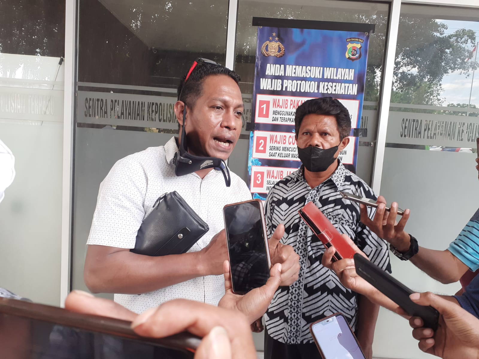Diduga Cemarkan Nama Baik melalui Facebook, Harcelis Diadukan ke Polres Sikka