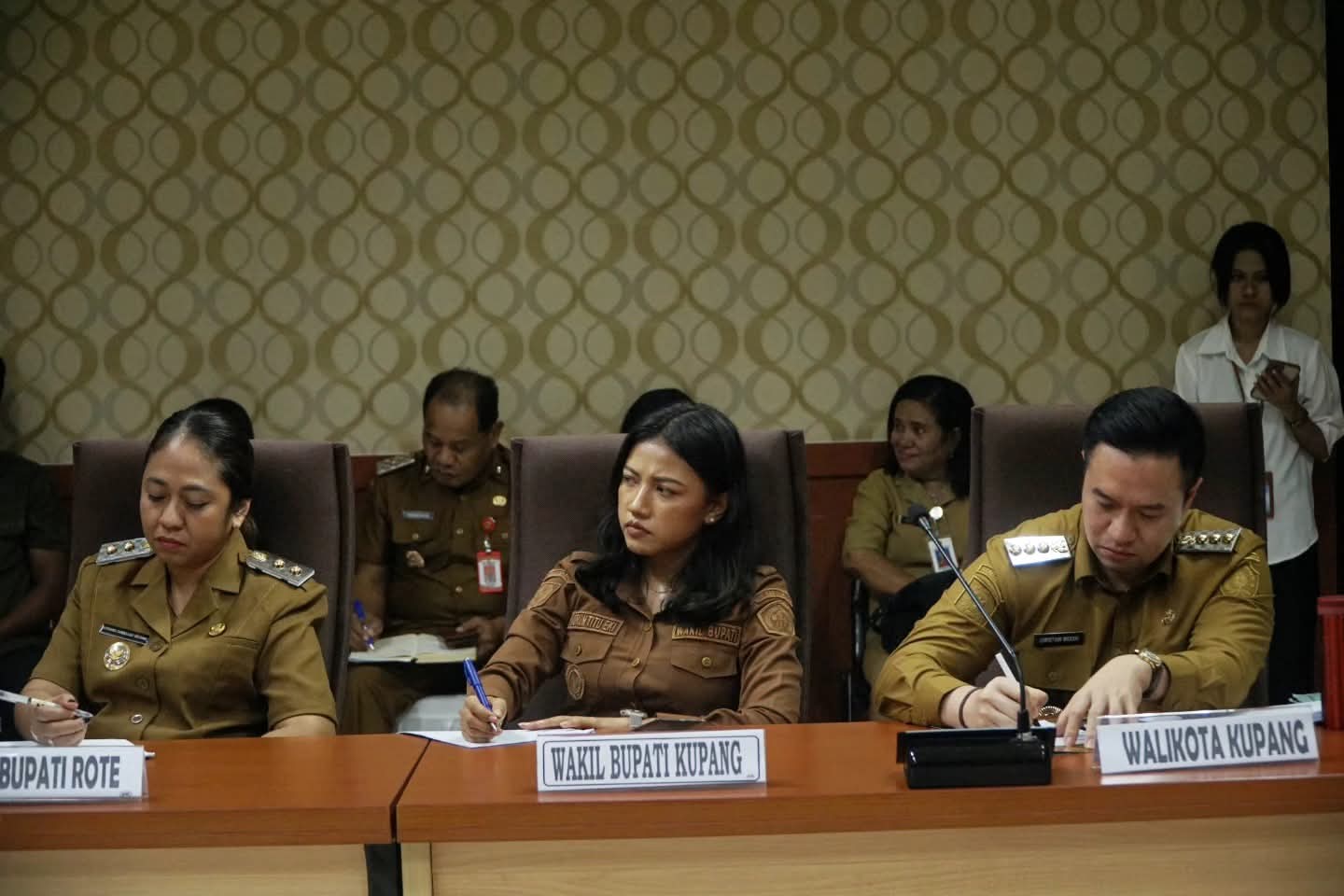 Wakil Bupati Kupang Hadiri Rapat Bersama Menteri Pelindungan Pekerja Migran Indonesia