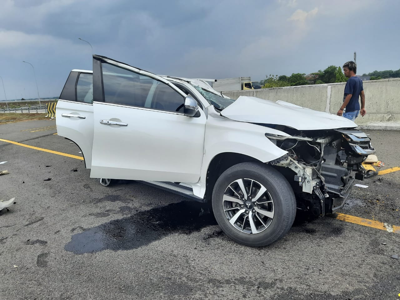Artis Vanessa Angel  Dan Suami Kecelakaan di Tol  Jombang 2 Orang Meninggal Dunia