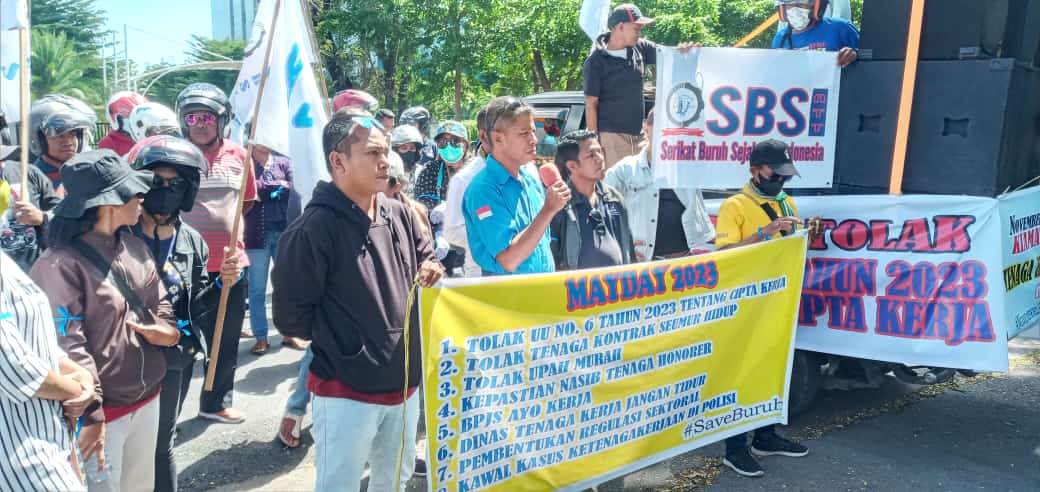 Serikat Buruh Sejahtera Indonesia Turun ke Jalan Serukan 8 Tuntutan, Massa Aksi Merasa Kesal 